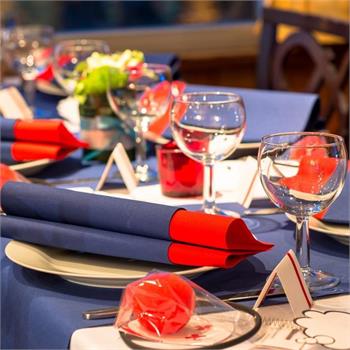 Table Decorations: Red and Blue Colour Scheme