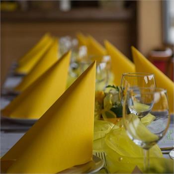 Table Decorations: Yellow Colour Scheme