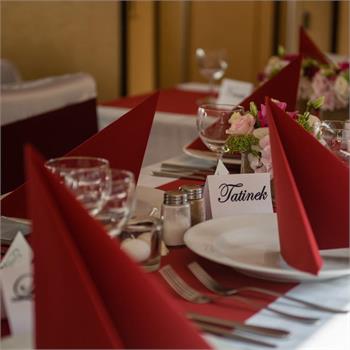 Table Decorations: Red Colour Scheme